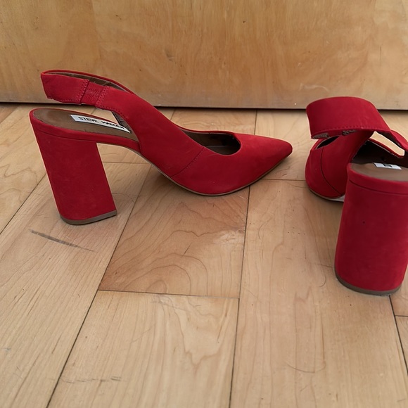 Steve Madden sling back heels in red. Size 9 - Picture 4 of 4